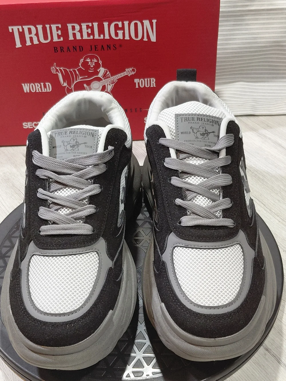 NWT True Religion Men's Cole Jogger Black & Grey Chunky Runner Sneakers Size M10